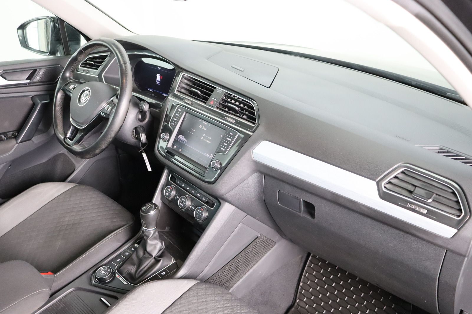 Fahrzeugabbildung Volkswagen Tiguan 4Motion 1. Hand  *Sitzhzg. * LED