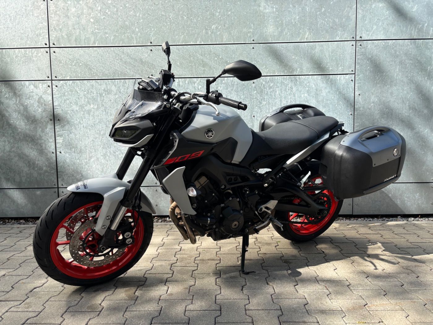 Fahrzeugabbildung Yamaha MT 09 Seitenkoffer kurzer Kennzeichenhalter
