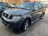 Nissan Navara Pickup Double Cab PLATINUM EVO 4X4 LB - blaue Nissan Navara