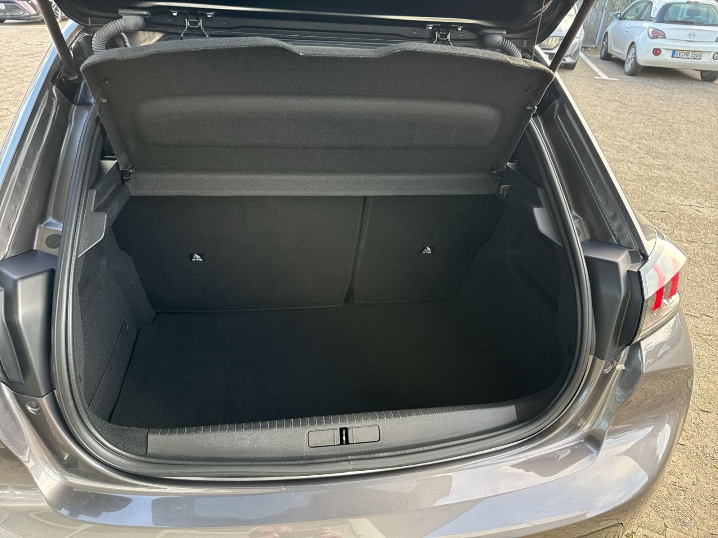 Fahrzeugabbildung Peugeot 208 GT 1.2 PureTech 100 Navi LED ACC Klimaautom