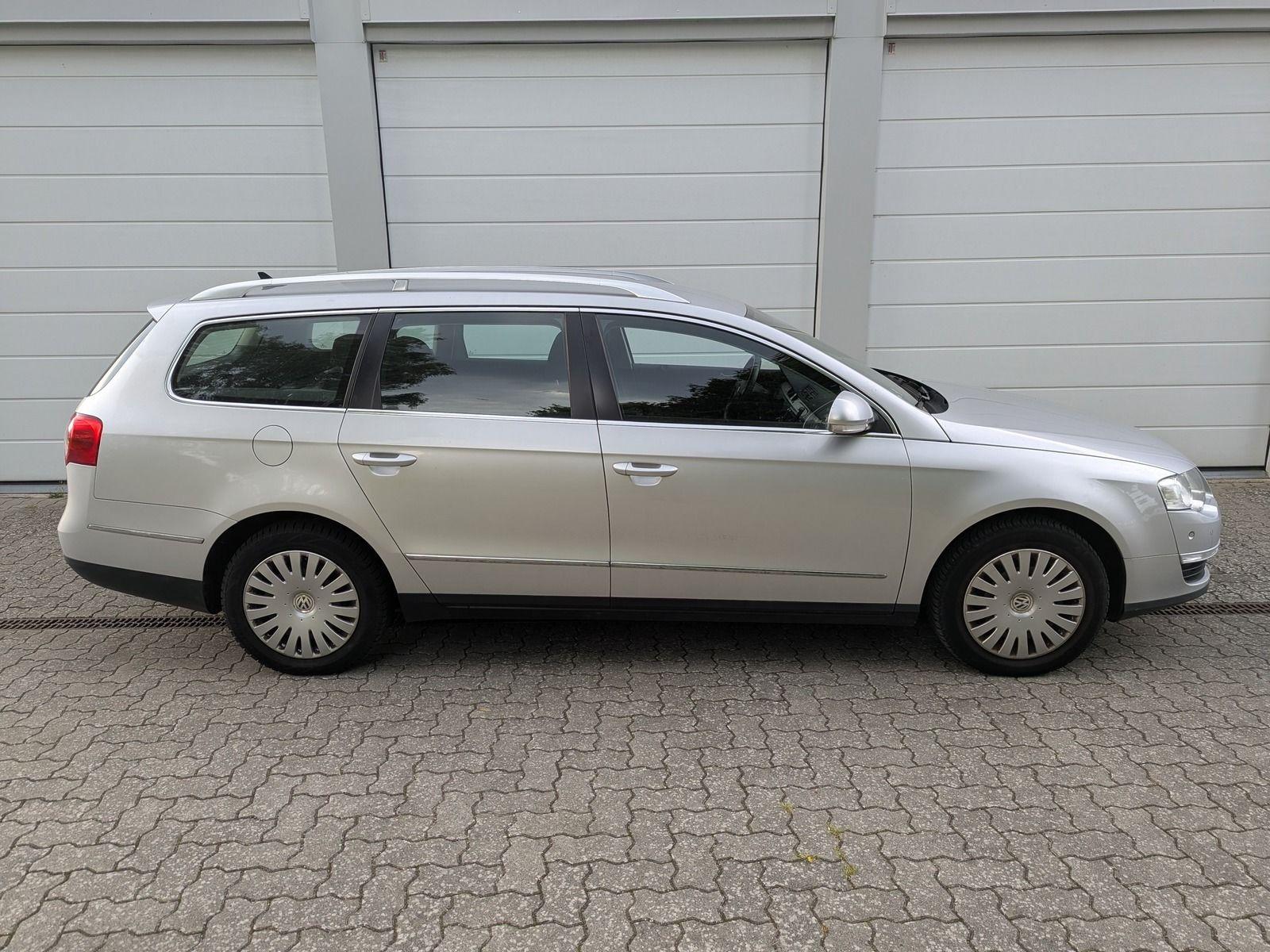 Volkswagen Passat 2009 — interior