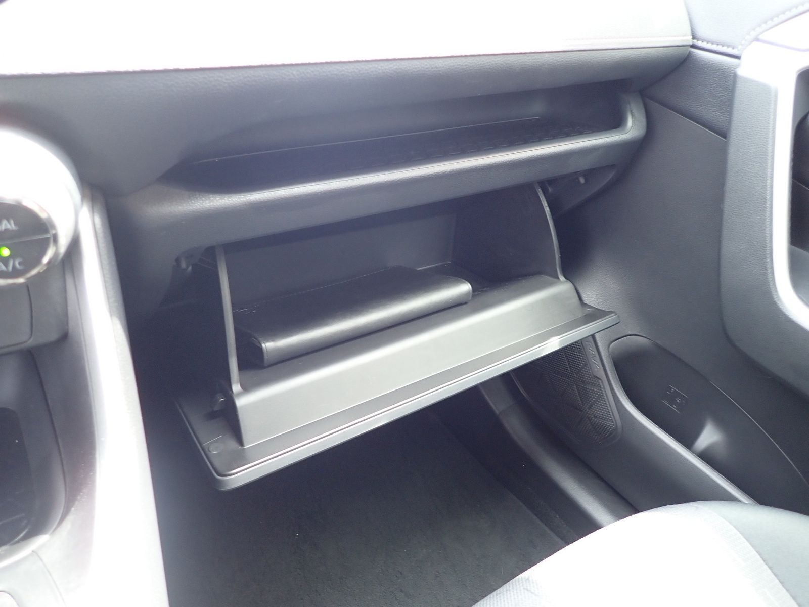 Fahrzeugabbildung Toyota RAV 4 Hybrid 4x2 Team Deutschland/NAVI/WKR/SH