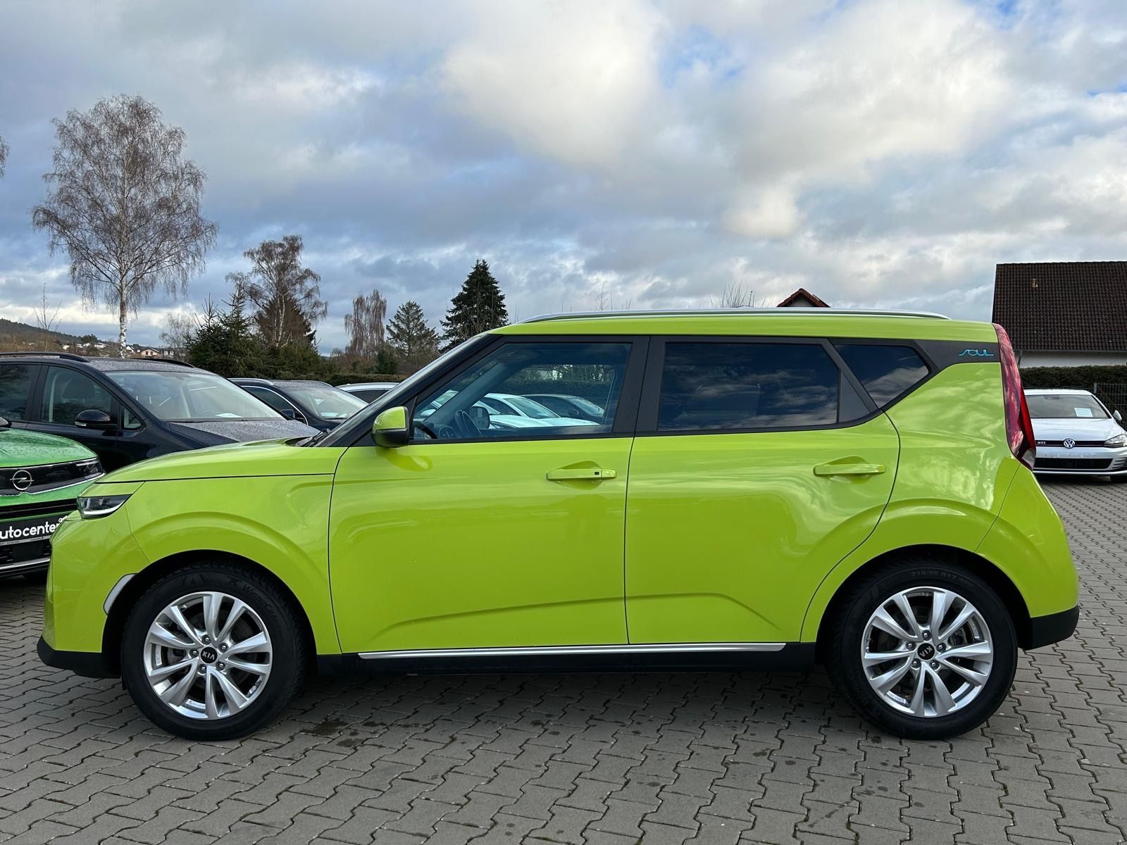 Fahrzeugabbildung Kia e-Soul°64 kWh°CCS°3 Phasen°1.Hand°Kamera°LED°