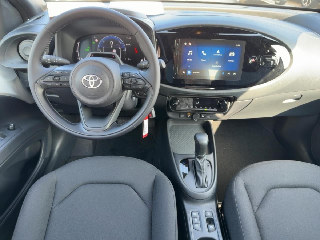 Fahrzeugabbildung Toyota Aygo X 1,5 Hybrid Active *SHZ *RCAM *CARPLAY*