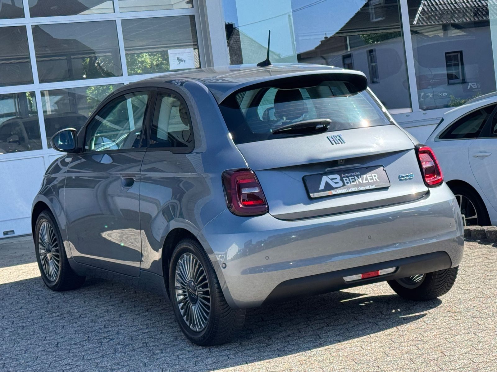 Fahrzeugabbildung Fiat 500 e Icon/42 kWh/Navi/R-Cam/ACC*CarPlay/SHZ/