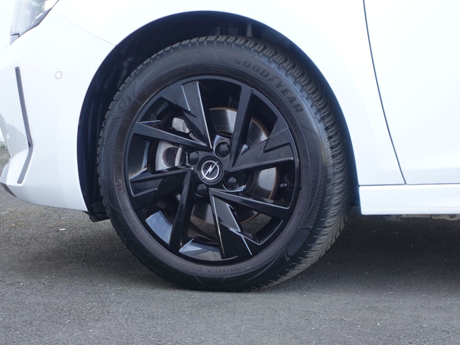 Fahrzeugabbildung Opel Corsa 1.2Turbo GS  Allwetter,Navi,PDC,Kamera,SHZ