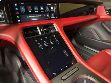 صورة 10 لـ 2020 Porsche TAYCAN