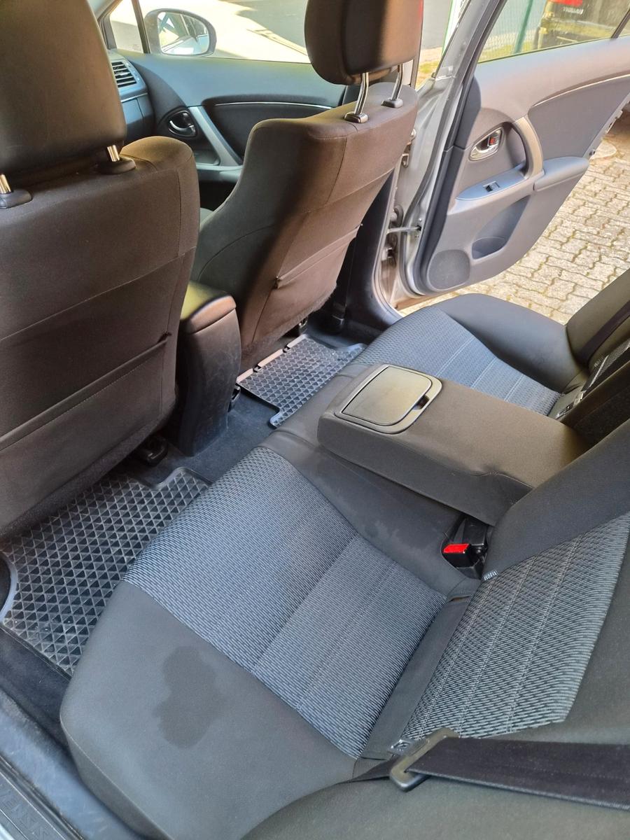 Toyota Avensis 2012 — photo 8