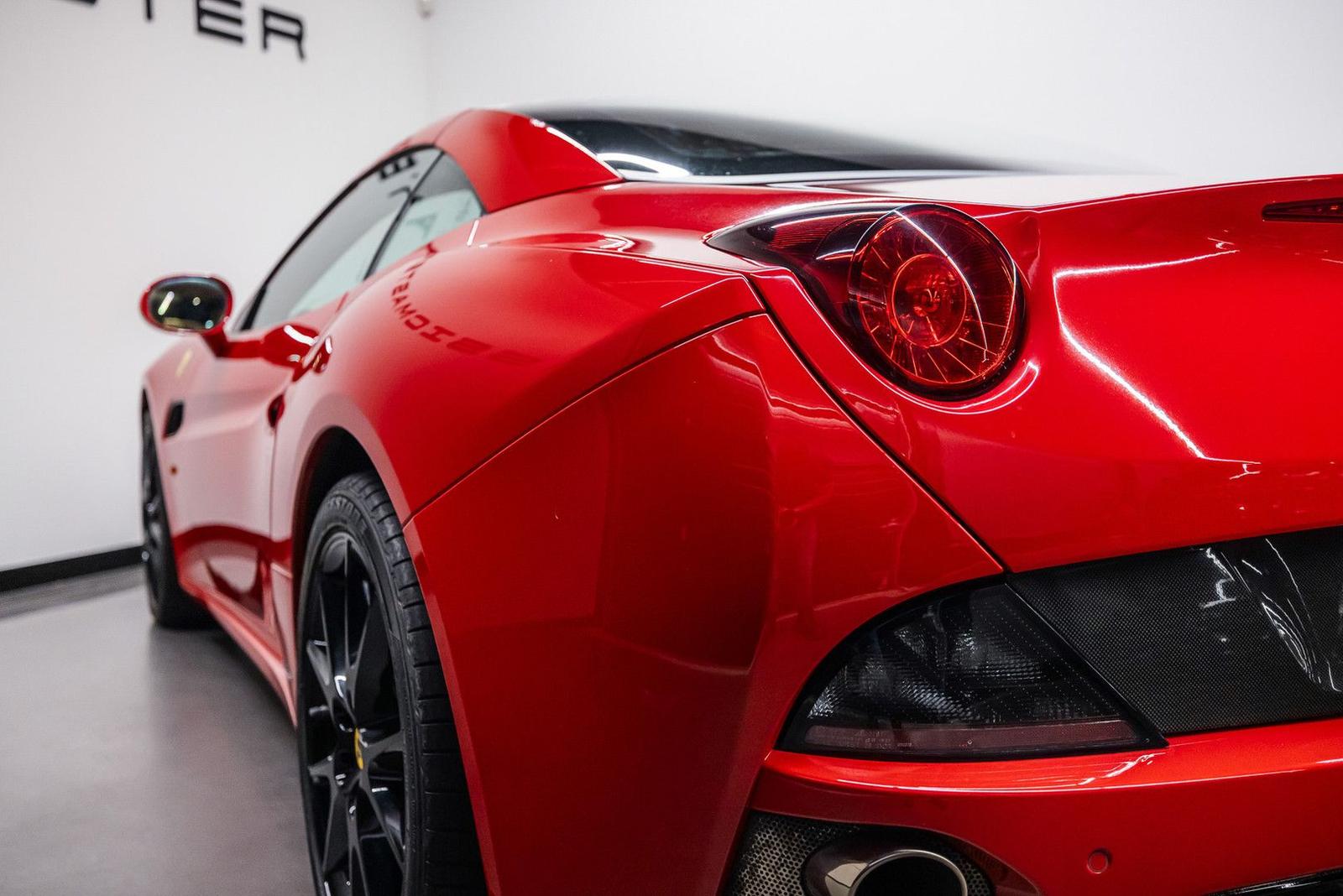 Ferrari California 30 4.3 V8 490 ch • Boîte F1 double embrayage • 29 600 km • Rouge / cuir beige