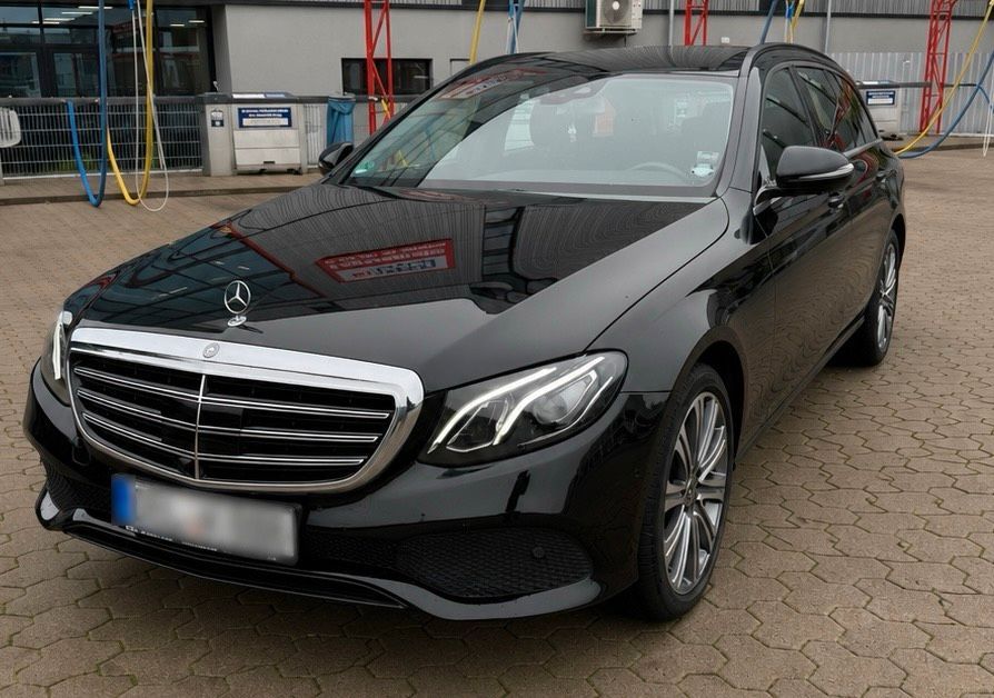 Image of Mercedes-Benz E 220