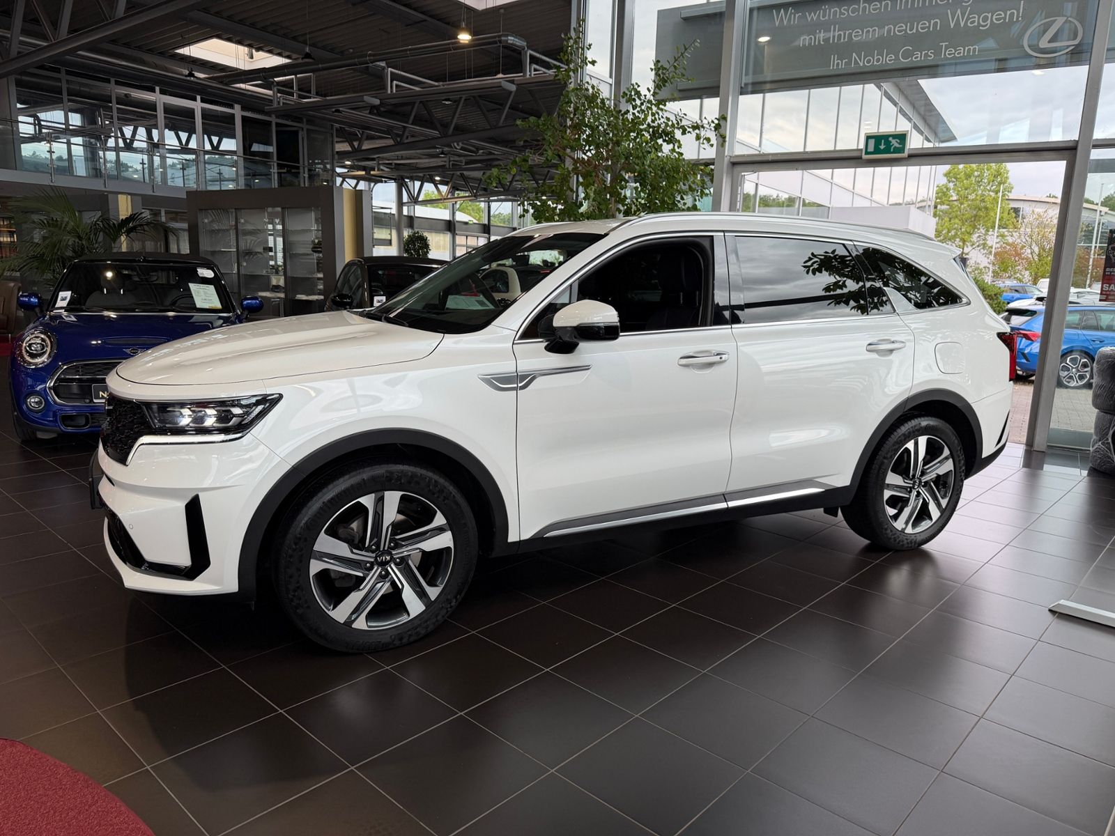 Fahrzeugabbildung Kia Sorento Hybrid HEV Spirit 2WD LEDER LED NAV 19"