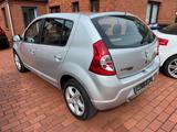 Dacia Sandero Laureate 1.6 *TÜV NEU*KLIMA*WENIG KM* - Dacia Sandero in Oldenburg