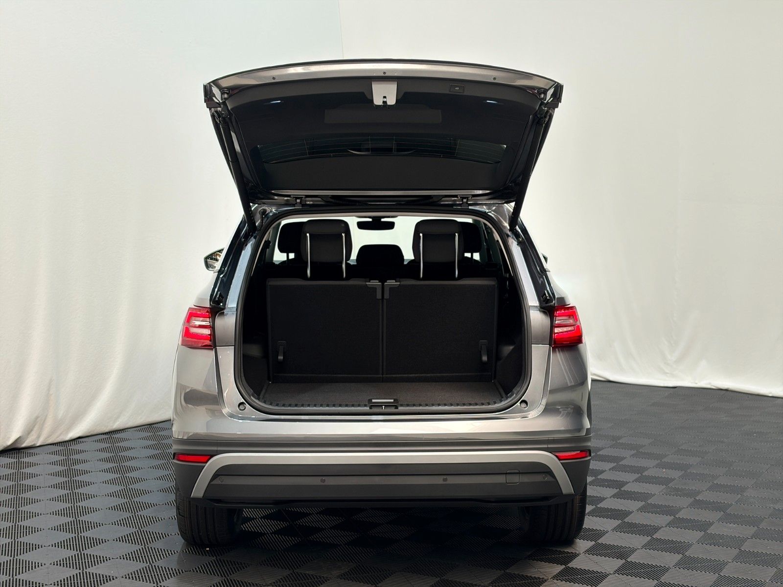 Fahrzeugabbildung SKODA Kodiaq Selection / 7Si / AHK / Matrix / 360°