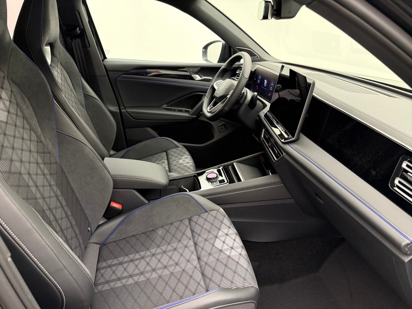 Volkswagen Tiguan 1.5 eHybrid R-Line BlackKomfort20PanoAHK imagem 3