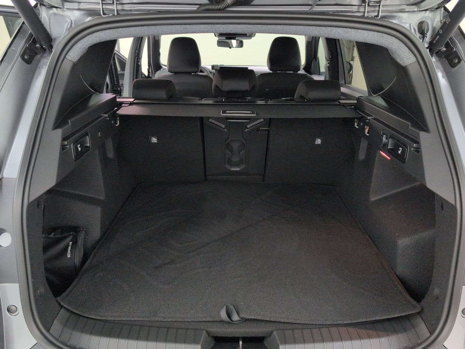 DACIA Bigster Extreme Hybrid 155 Zweifarblackierung – Bild 12