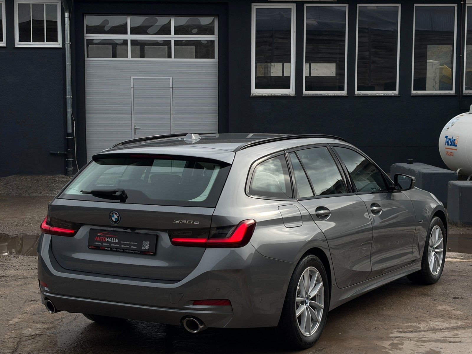 Fahrzeugabbildung BMW 330e Touring ACC HuD HiFi CAM 3Z-Klima CarPlay