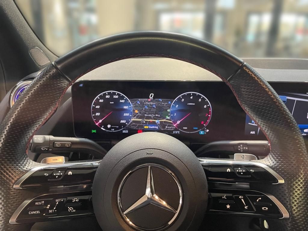 Fahrzeugabbildung Mercedes-Benz GLA 180 AMG AHK Pano LED KeyLess SHZ Sport Navi
