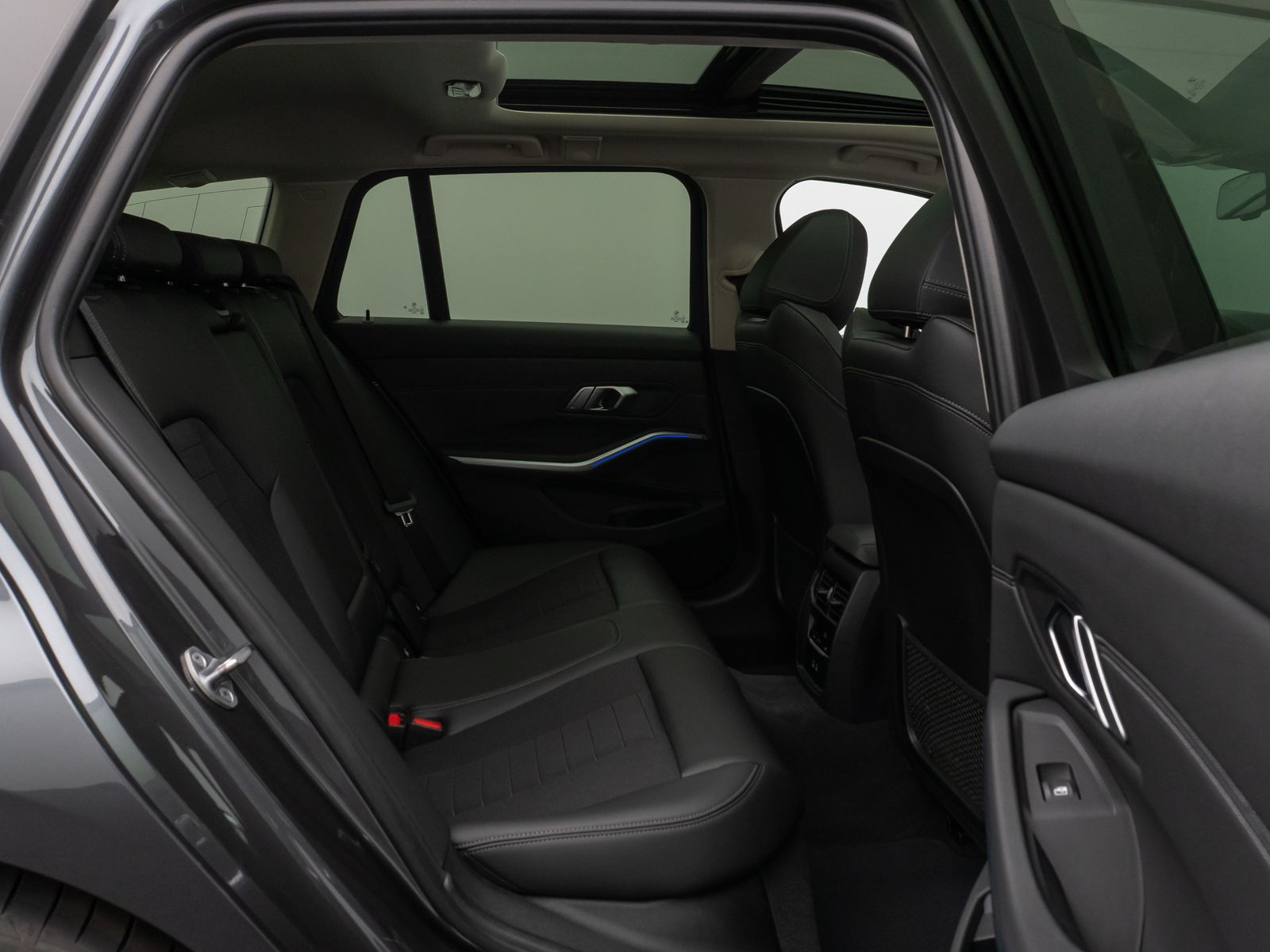 Fahrzeugabbildung BMW 320d SportLine Panorama Kamera DAB Komfort Alarm