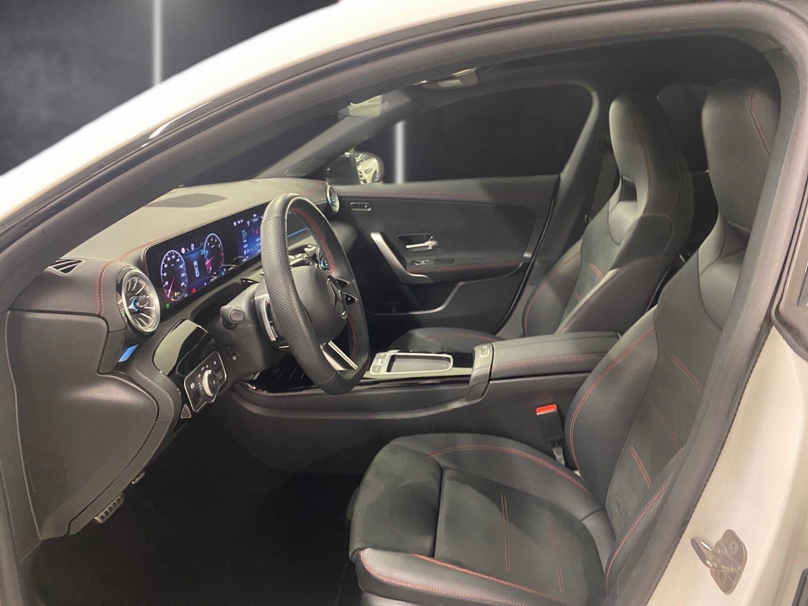 Fahrzeugabbildung Mercedes-Benz CLA 200 AMG*Pano*Totwink*19"*Night*LED*CarPlay*