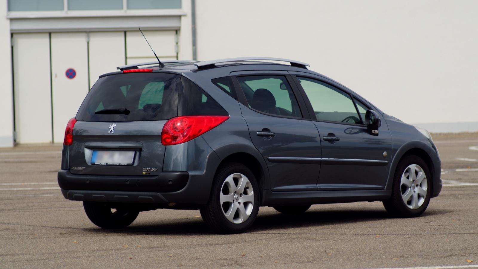 Peugeot 207 2011 — rear view
