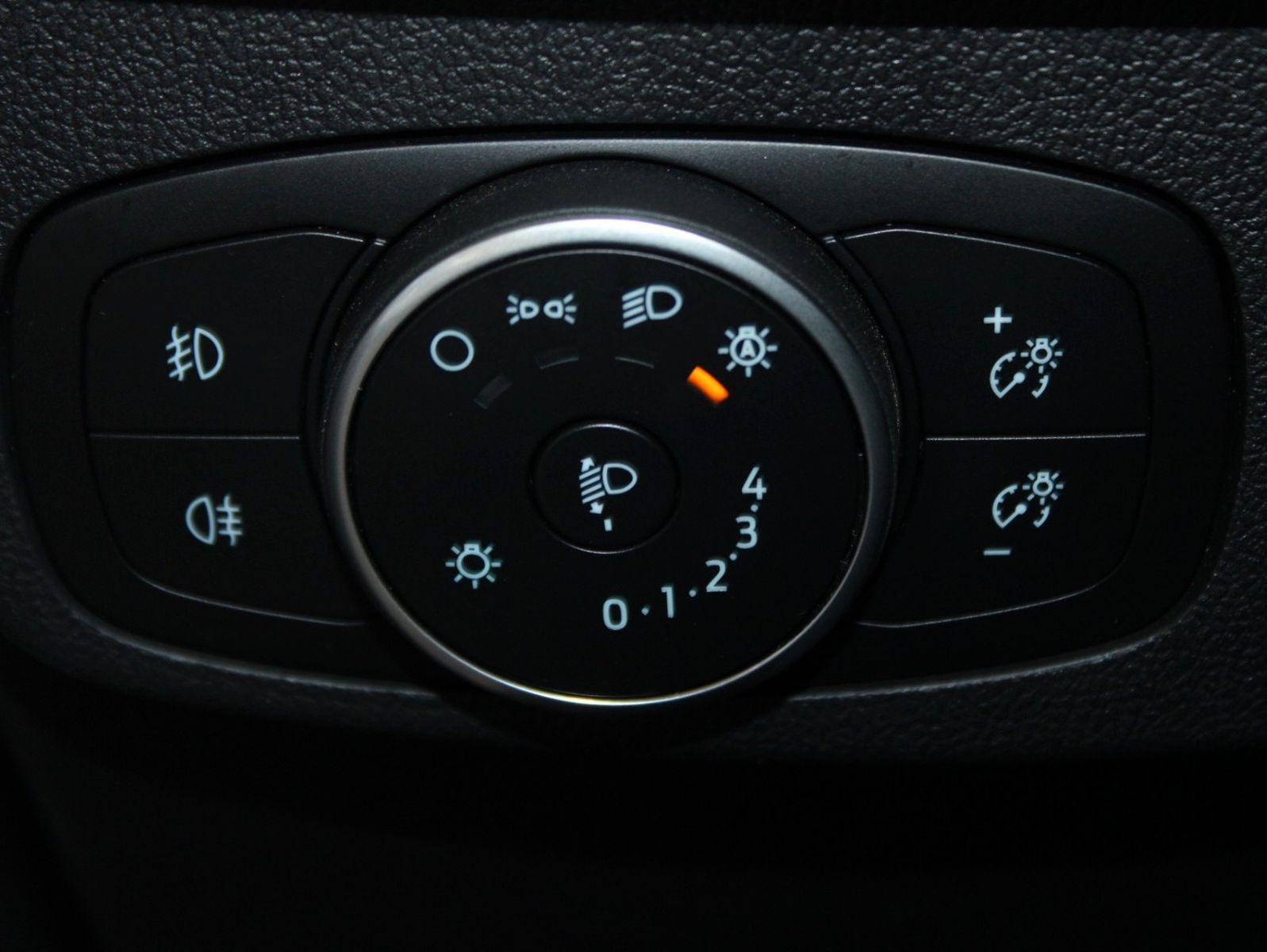 Fahrzeugabbildung Ford Focus Active Turnier LED NAVI WinterPaket uvm.