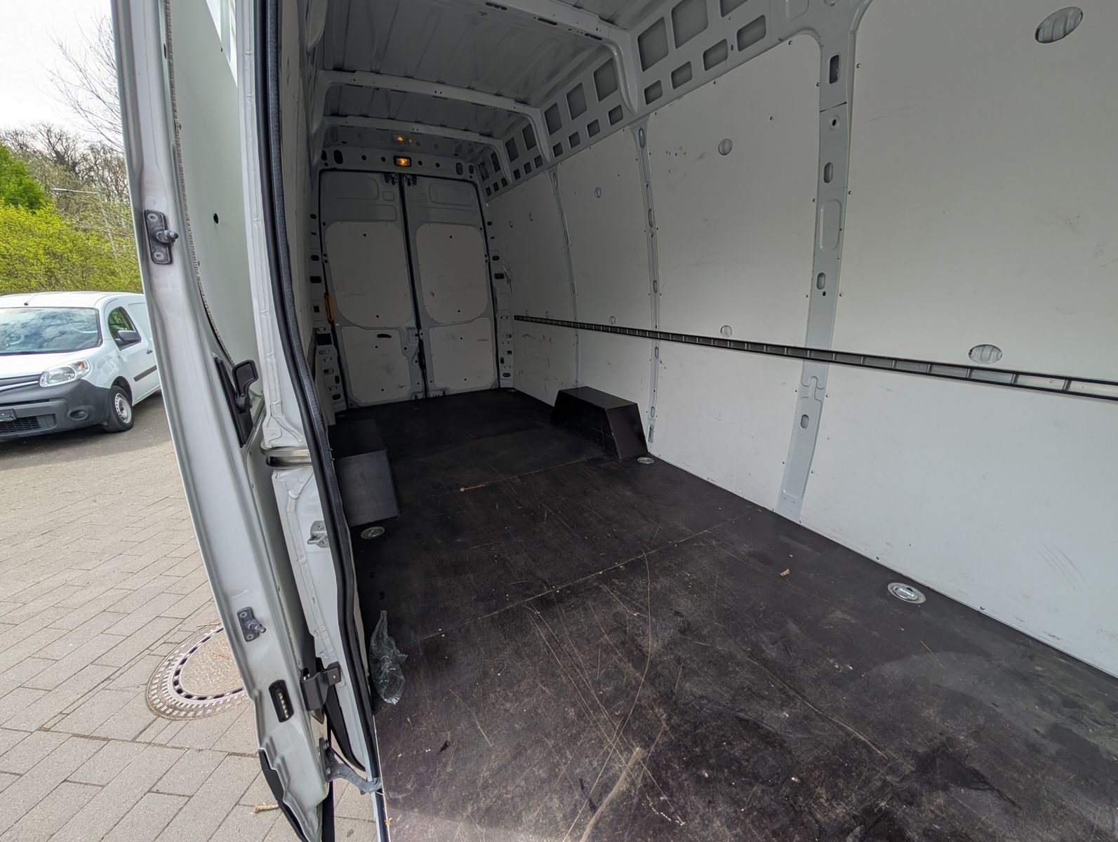 Fahrzeugabbildung Iveco 35S18V 4100L Daily 3.0L HI-Matic Holzboden Kamer