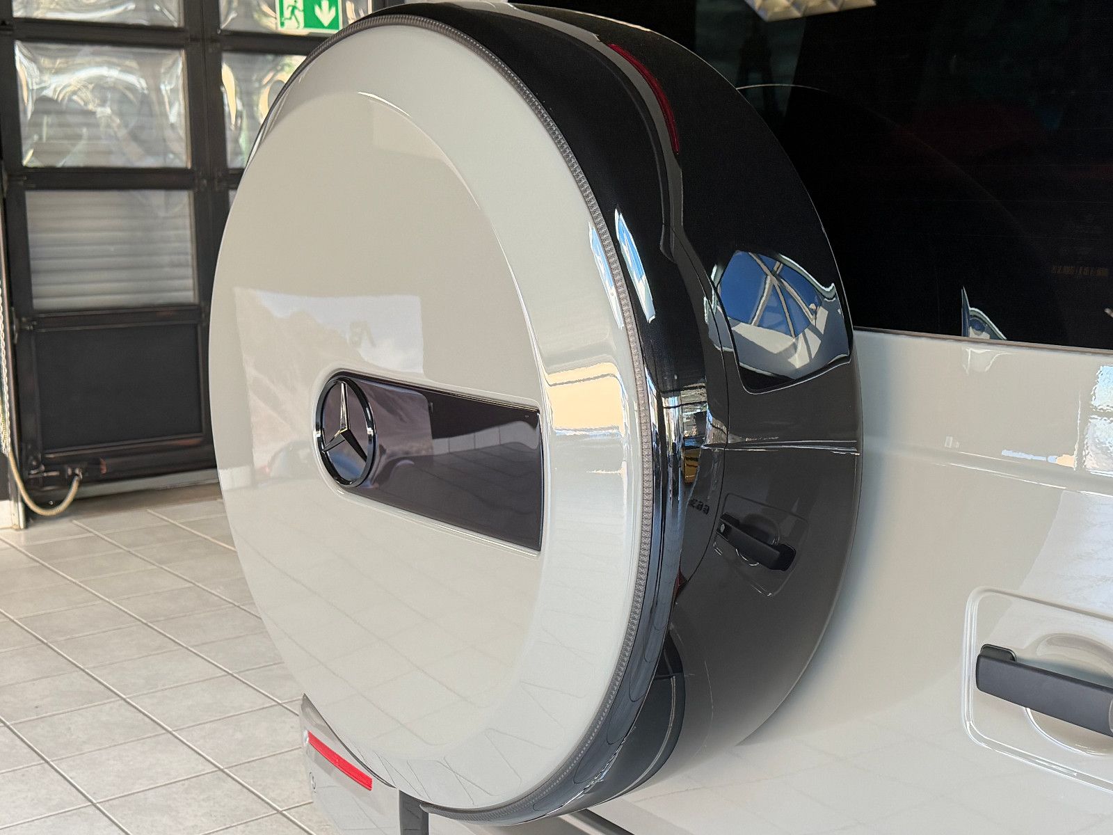 Fahrzeugabbildung Mercedes-Benz G 63 AMG/ A22/ FOND-TV/CARBON/RED/SUPERIOR/UNI