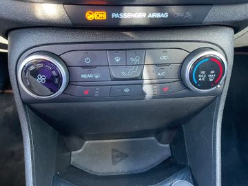 Fahrzeugabbildung Ford Fiesta ST-Line Navi, heizbare WSS, PDC hinten