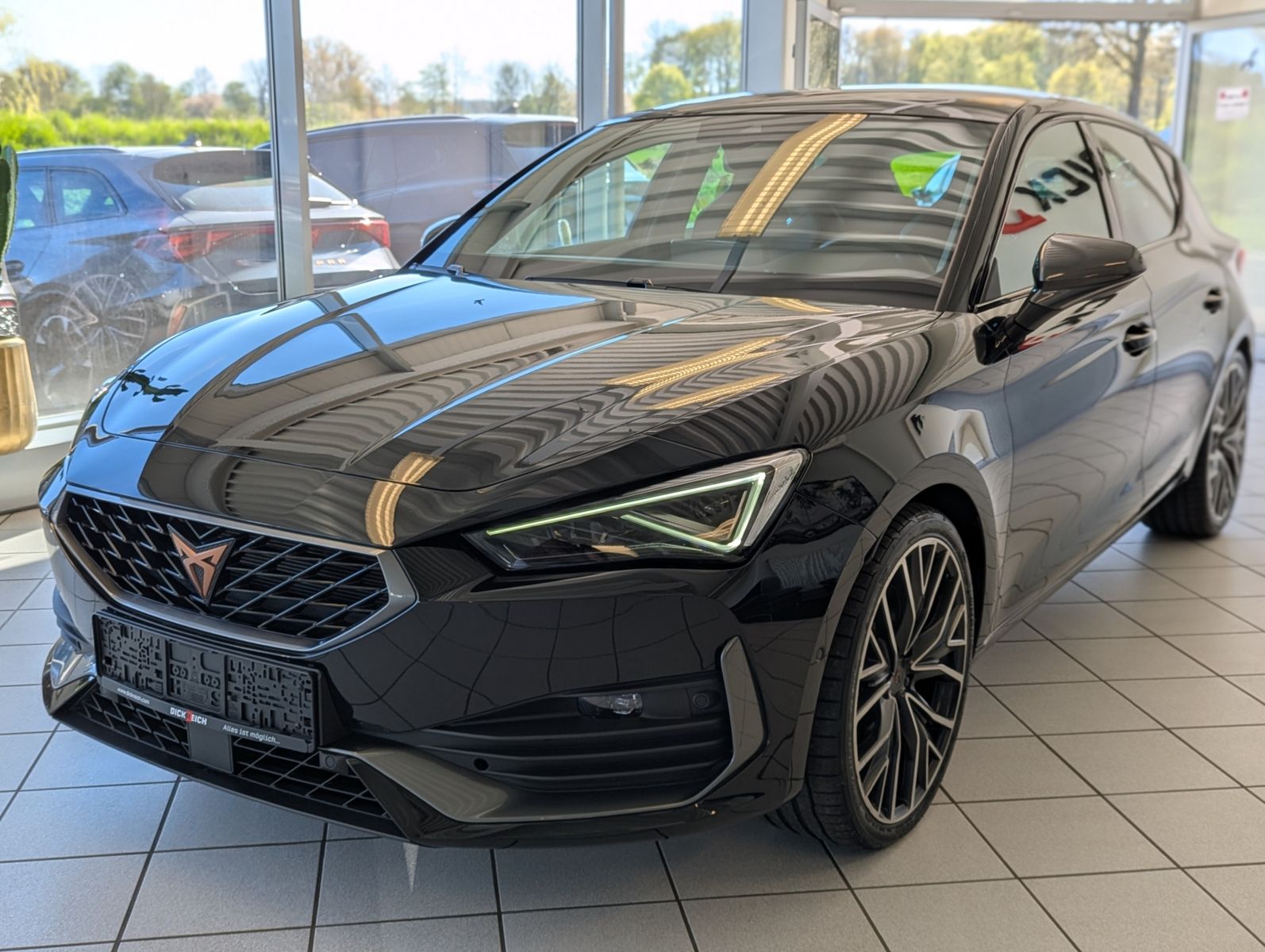 Fahrzeugabbildung CUPRA Leon VZ 2.0 TSI DSG Pano Matrix Beats Memory 19"