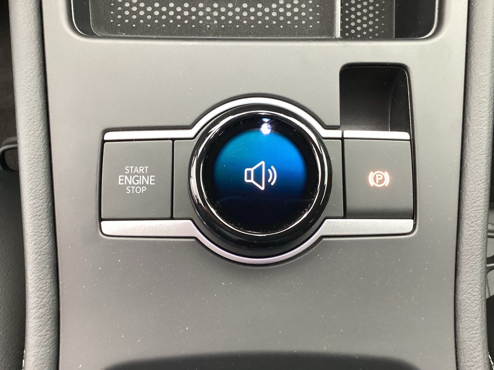 Fahrzeugabbildung Volkswagen T-Roc eTSI Style DSG Matrix AHK Navi AID HUD ACC