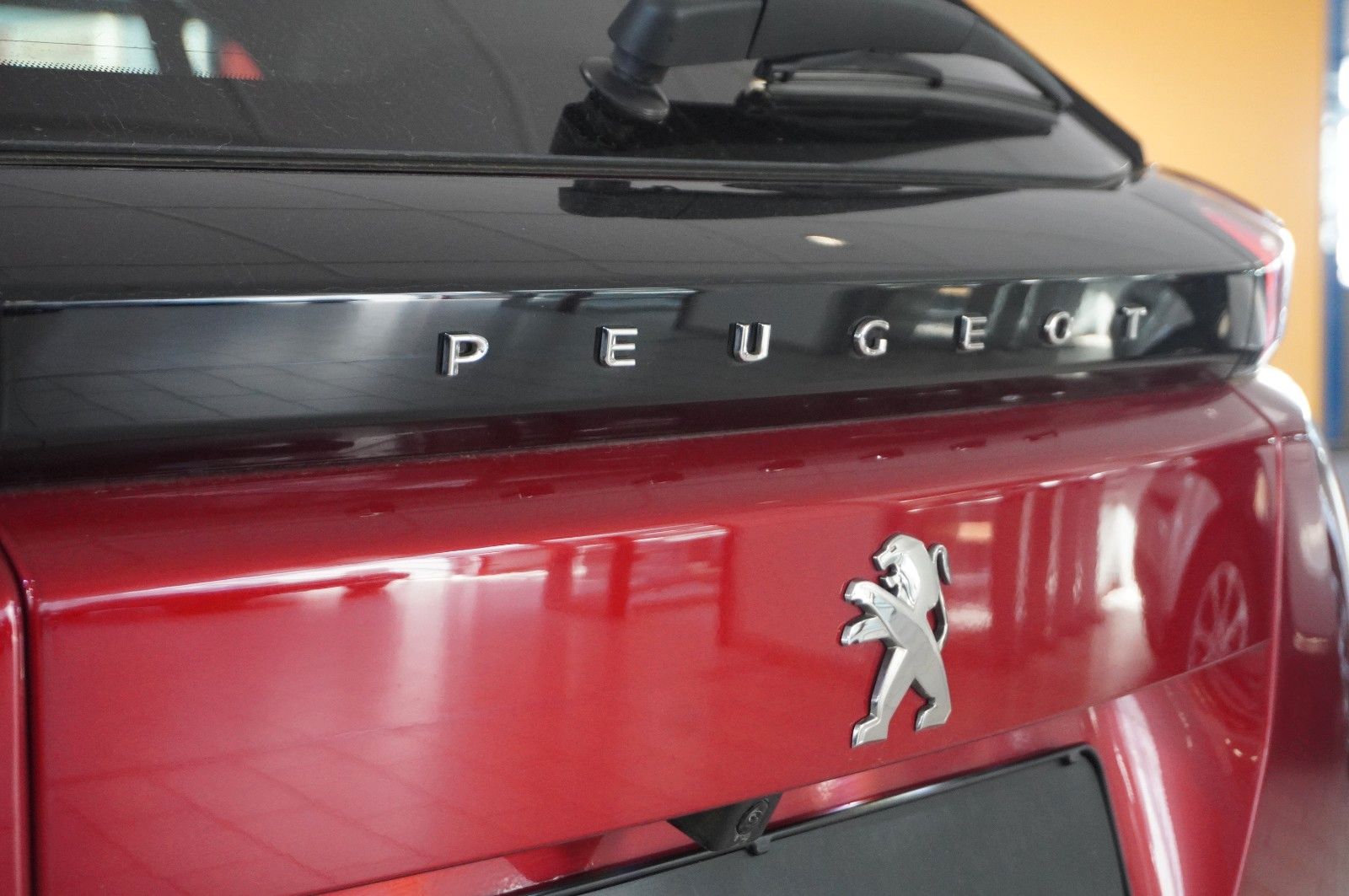 Fahrzeugabbildung Peugeot 2008 1.2T ALLURE PACK NAVI/LED/KAMERA/VIRT/3D