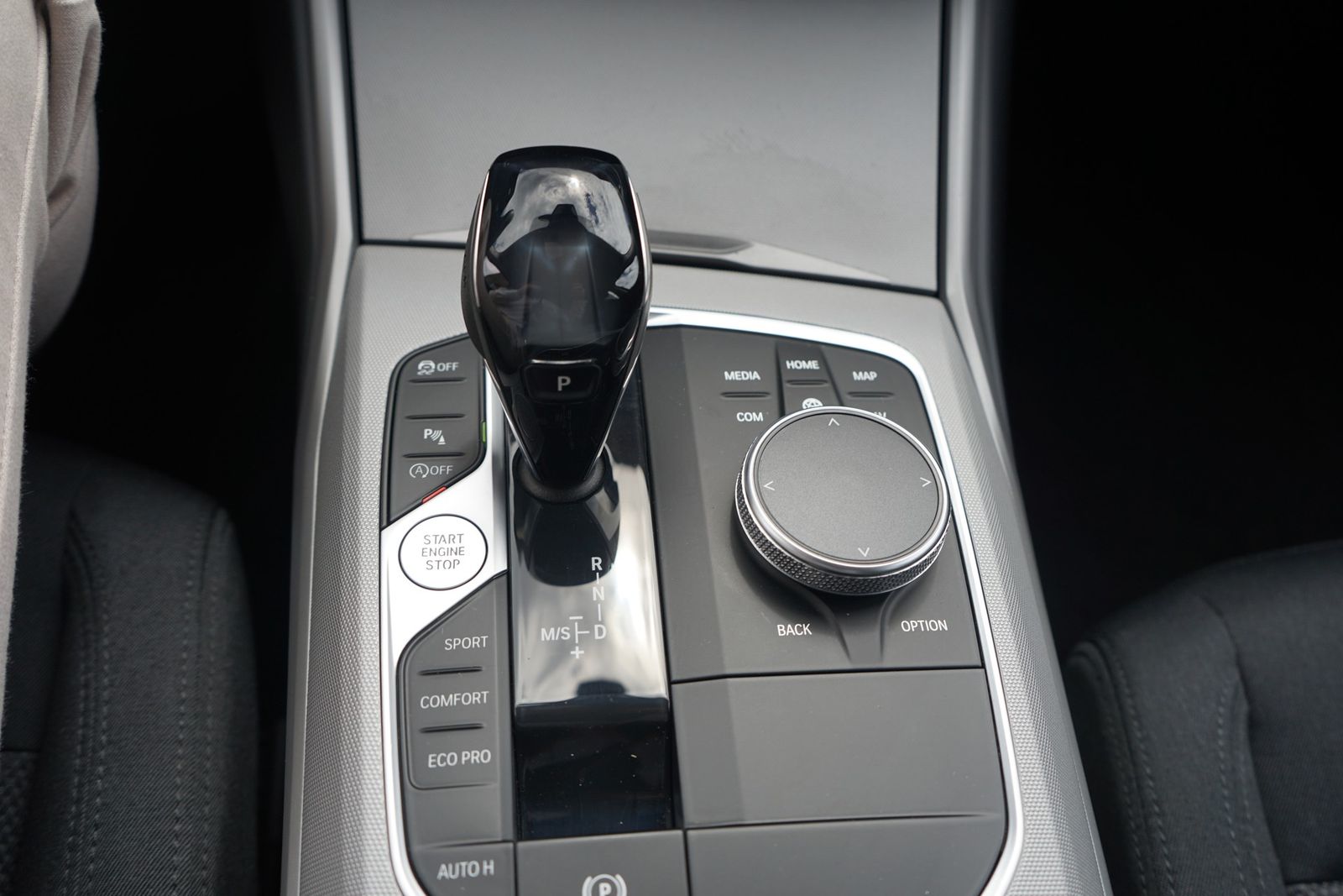 BMW 318i Advantage Aut. LED Navi Totwinkel Keyless foto 23