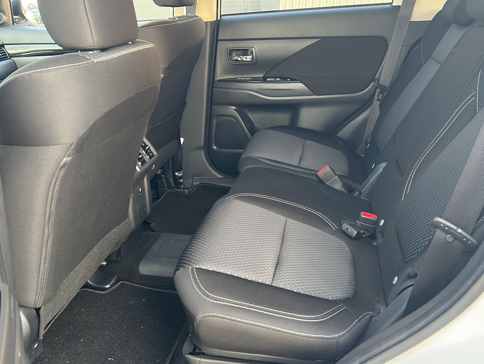 Fahrzeugabbildung Mitsubishi Outlander 2.4 Plug-In Hybrid