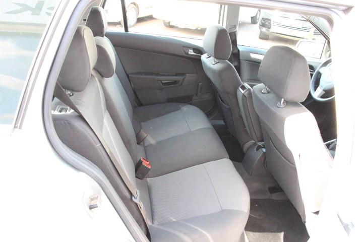 Opel Astra 2007 — photo 17