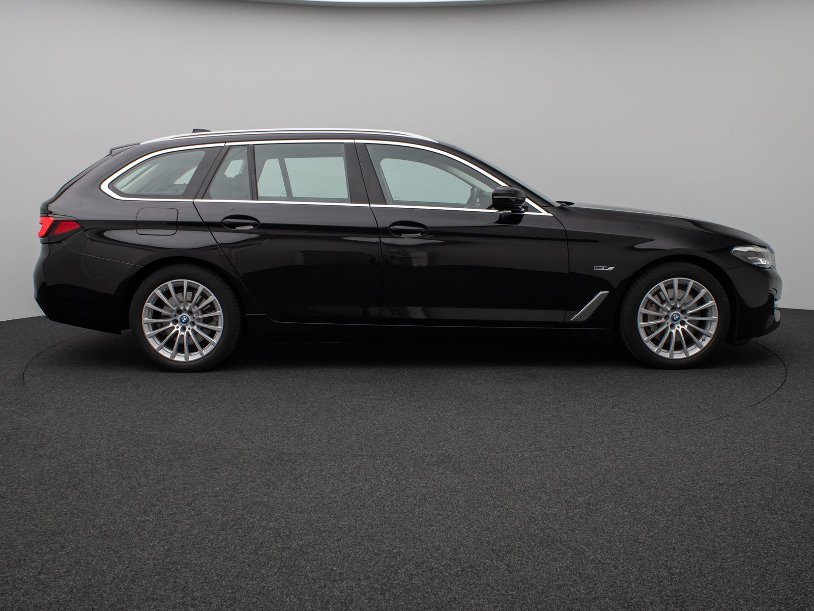 Fahrzeugabbildung BMW 530e Panorama Leder DAB H/K WLAN Stop&Go Alarm