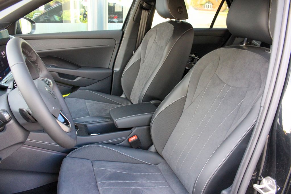 VW T-Roc 1.5 Black Style / DISCOVER/ 18"/ CARPLAY VW T-Roc 1.5 Black Style / DISCOVER/ 18"/ CARPLAY