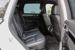 PORSCHE Cayenne S Diesel/ LUFTFAHR. PASM / PDLS+/ BOSE PORSCHE Cayenne S Diesel/ LUFTFAHR. PASM / PDLS+/ BOSE