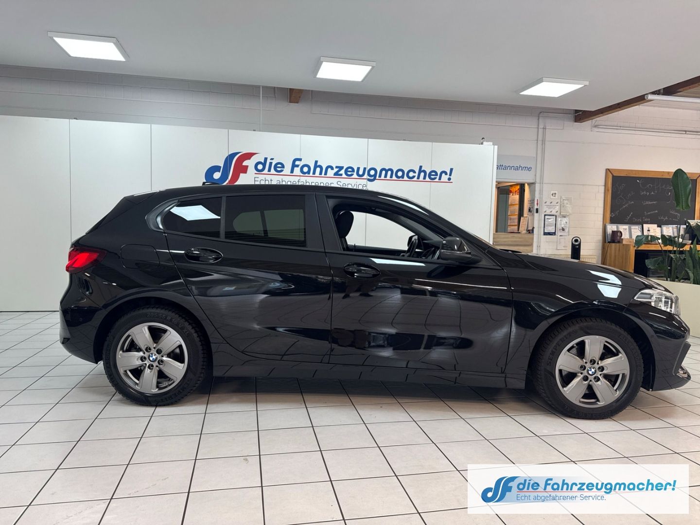 Fahrzeugabbildung BMW 118 d Advantage Navi Digitales Cockpit LED Sperr