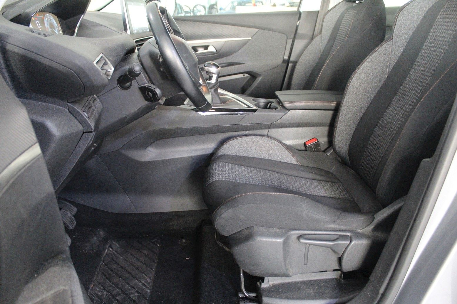 Fahrzeugabbildung Peugeot 3008 1.2T Active NAVI/LED/PDC/SPURASS./TEMPOMAT