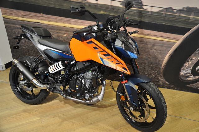 KTM 125 Duke Shark + Heck