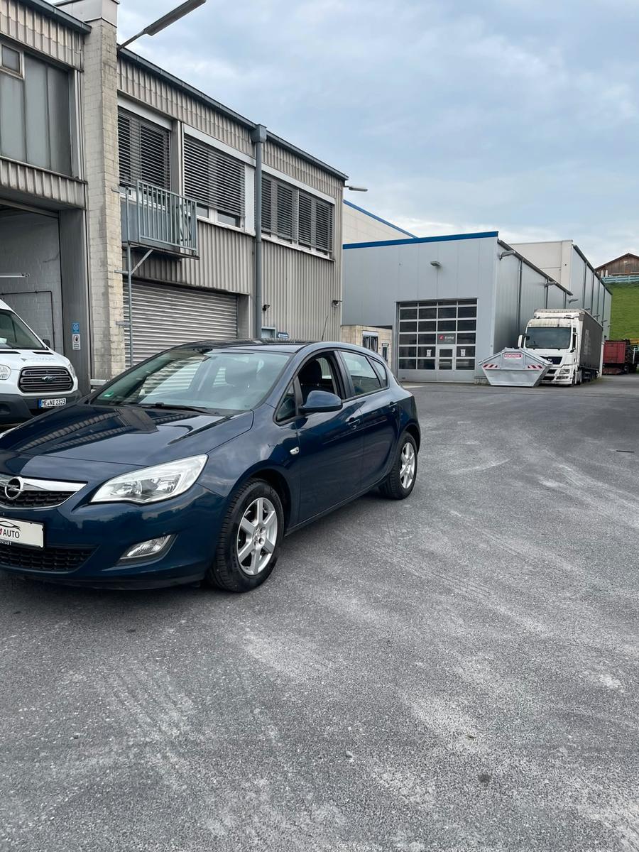 Opel Astra J Lim. 5-trg. Edition/Automatik