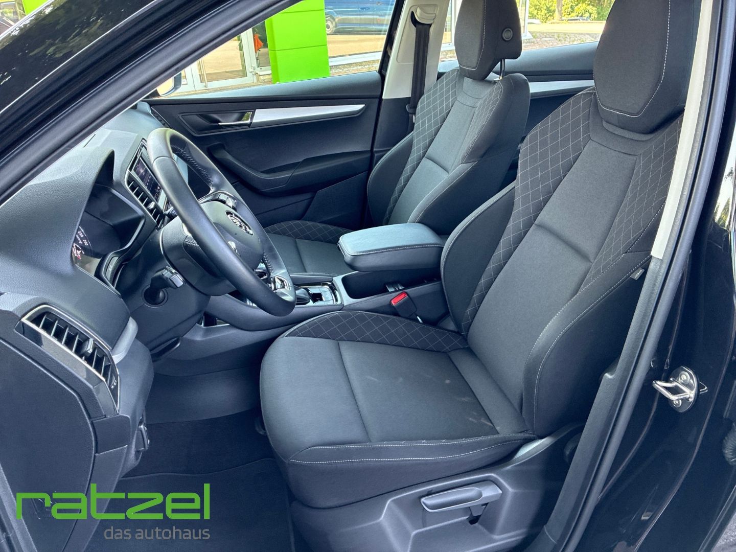 Fahrzeugabbildung SKODA Karoq Ambition TSI LED DAB SHZ Spurwechselassist