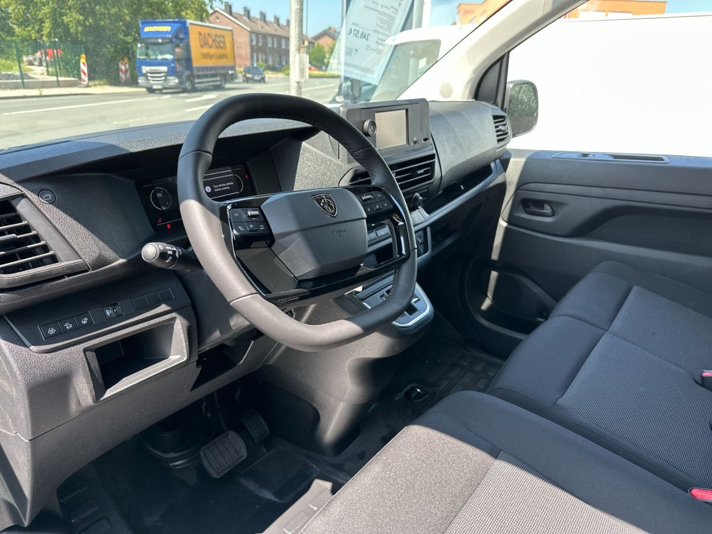 Fahrzeugabbildung Peugeot Expert KW Standard (L2) 2.0 BlueHDi 145 AHK-abn.