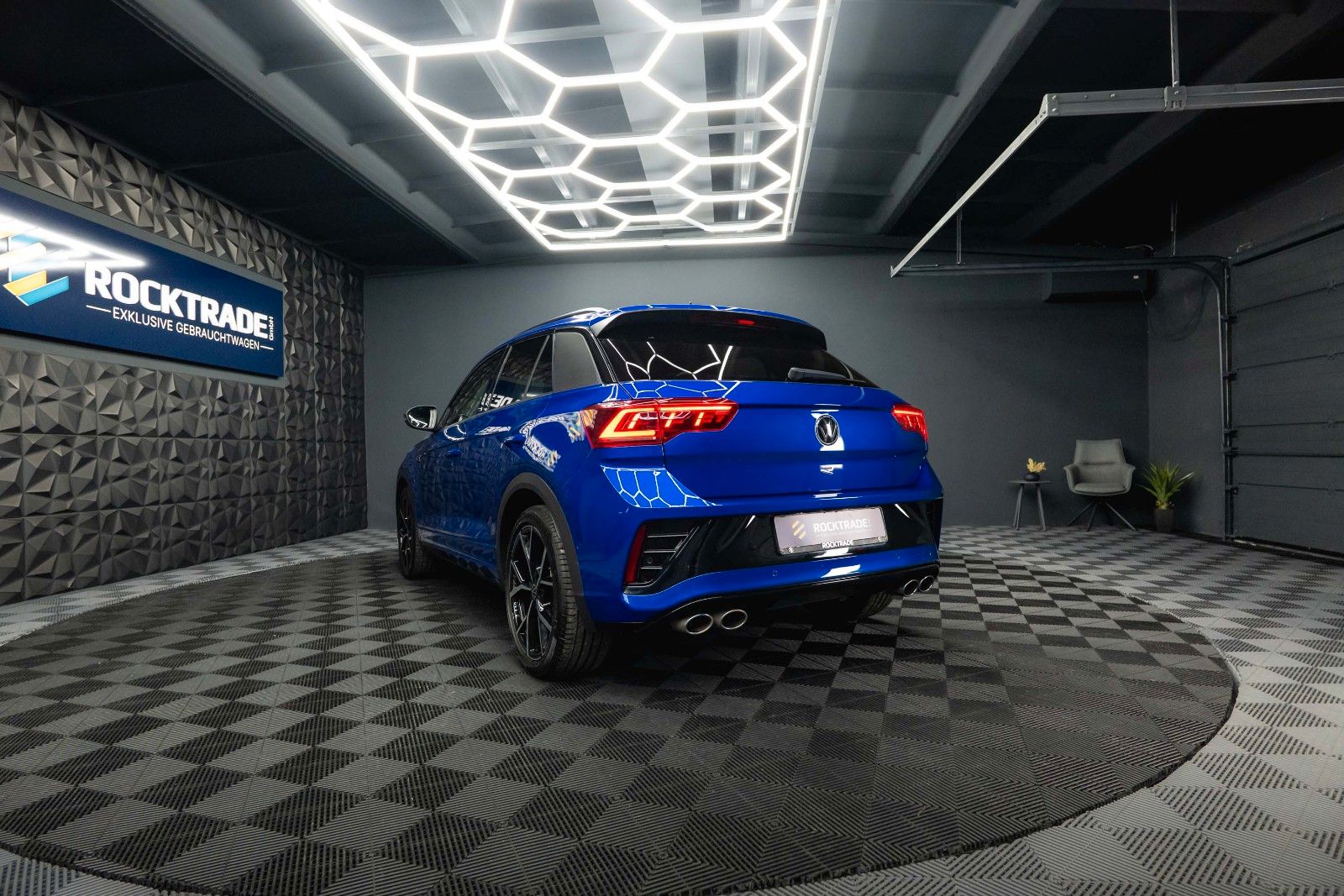 Fahrzeugabbildung Volkswagen T-Roc R 4Motion Black Design *ACC*Matrix*DAB+*