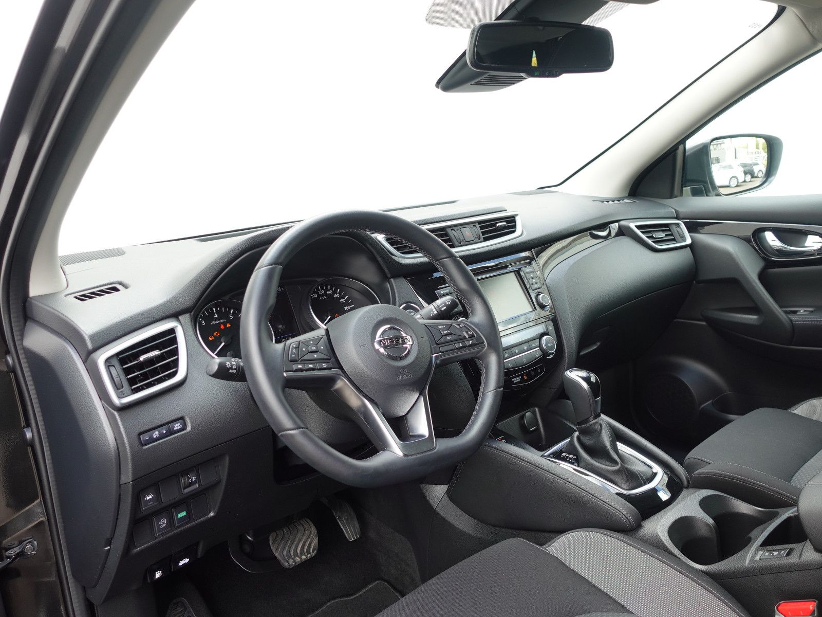 Fahrzeugabbildung Nissan Qashqai 1.3 DIG-T Zama  Automatik SHZ,Pano,Navi