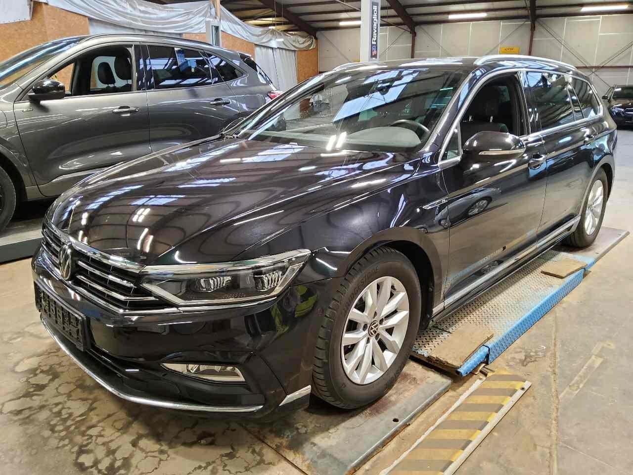 Volkswagen Passat Variant 1.5 TSI Business R-Line ACC+Kamer