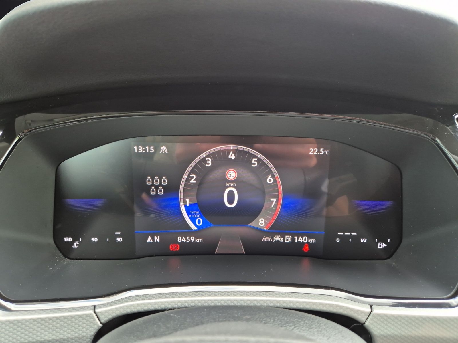 Fahrzeugabbildung Volkswagen Touran TSI Move 7-Si AHK Navi AID ACC PDC SH LM