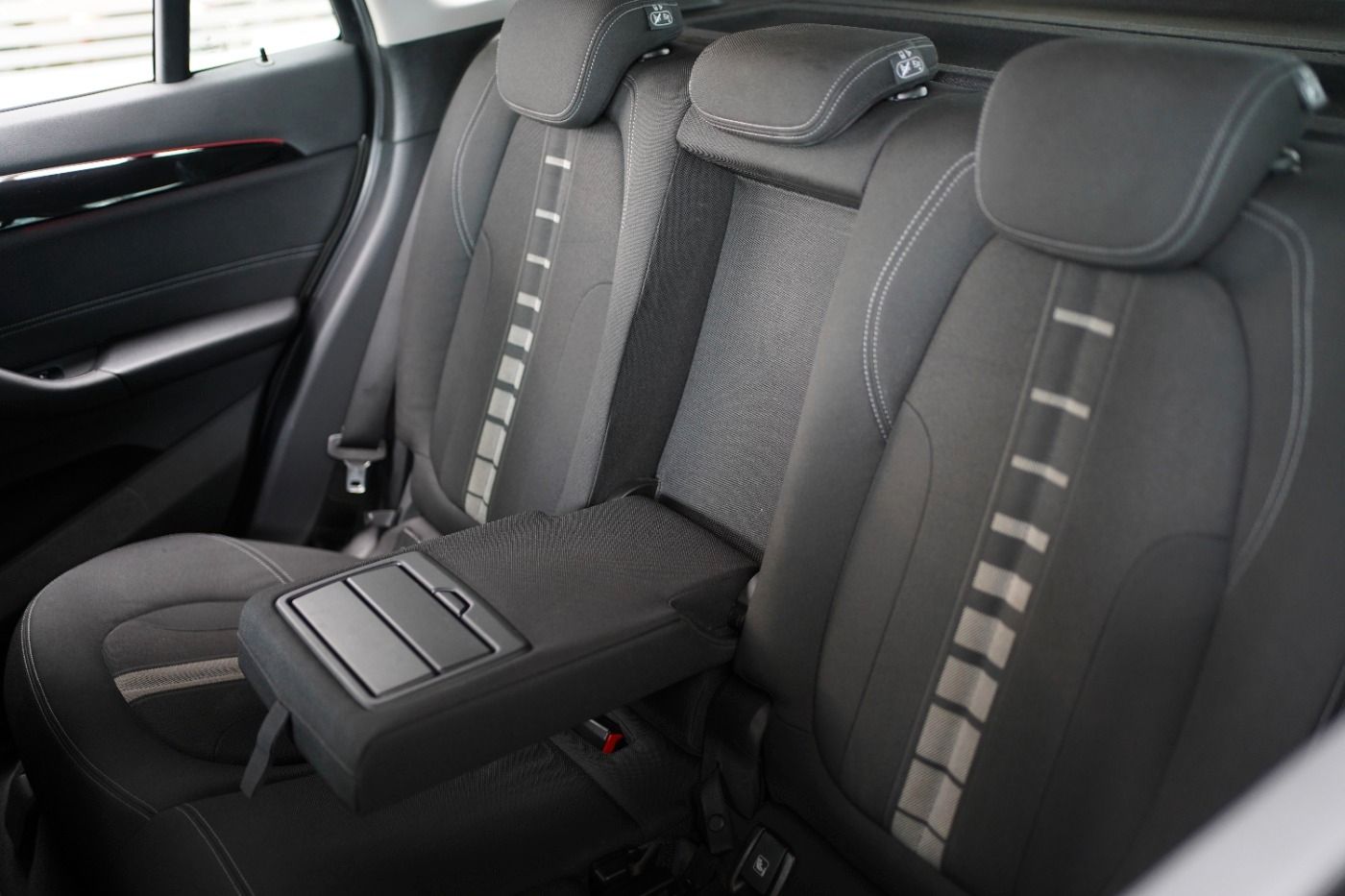 Fahrzeugabbildung BMW X1 18i Sport Line +AHK+Sportsitze+Parkassistent+