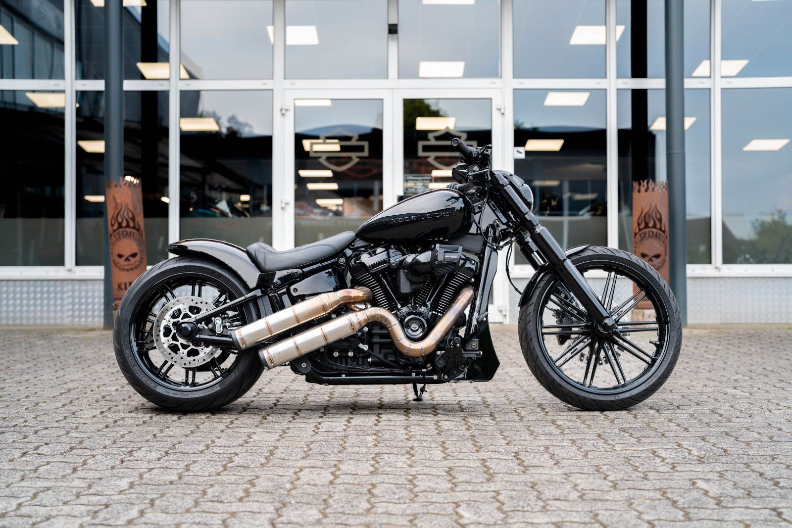Fahrzeugabbildung Harley-Davidson FXBRS Breakout 114 cui - Kesstech BTC Gangster
