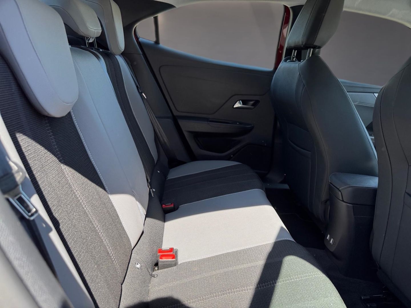 Fahrzeugabbildung Opel Mokka e Elegance Digitales Cockpit LED Apple Car